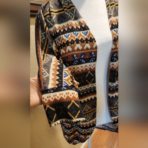 Forever 21 Comfortable Shawl Sweater - Size L - Picture 2 of 7